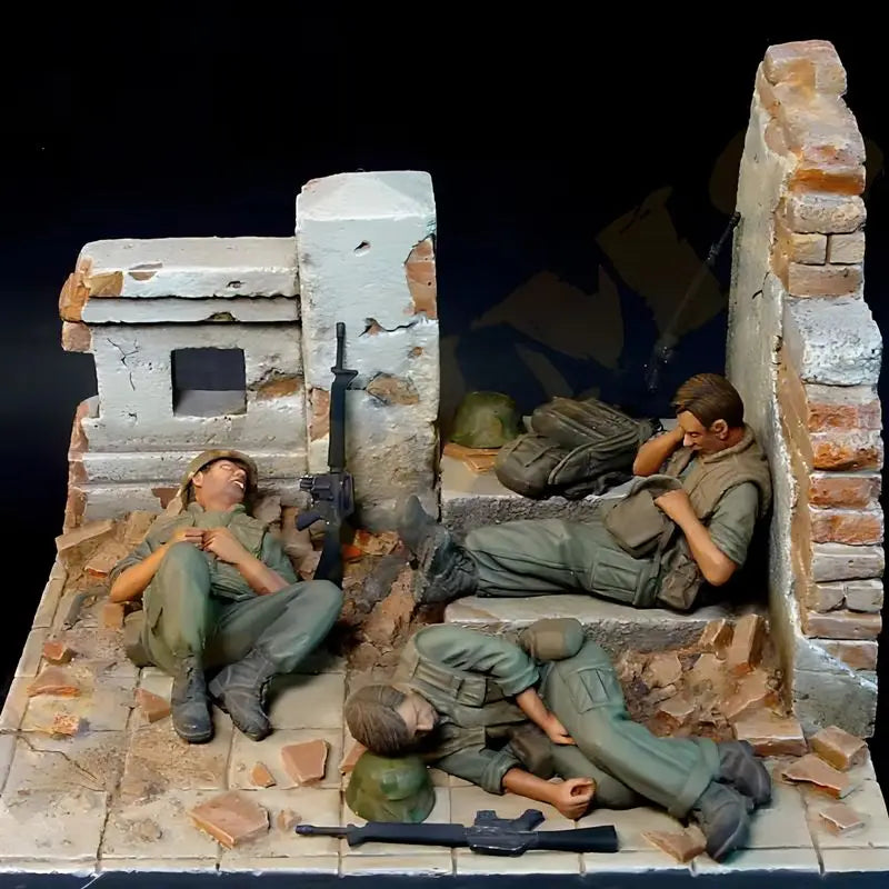 1/35 WWII Soldiers in Trench, 3 Figures, Resin Model Diorama Kit, Unassembled and Unpainted