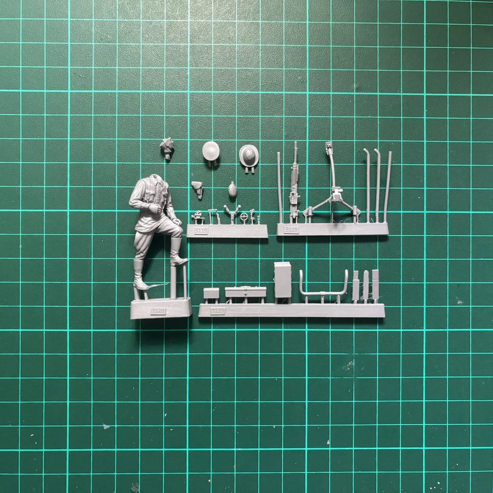 1/35 WWII Soviet Red Army Lieutenant, Resin Model Figure Kit, Unassembled and Unpainted