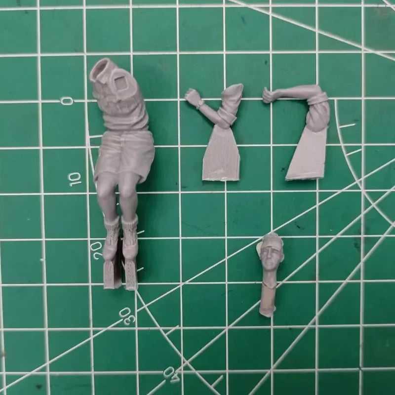 1/35 WWII German Tank Crew Summer, 6 Figures, Resin Model Figure Kit, Unassembled and Unpainted