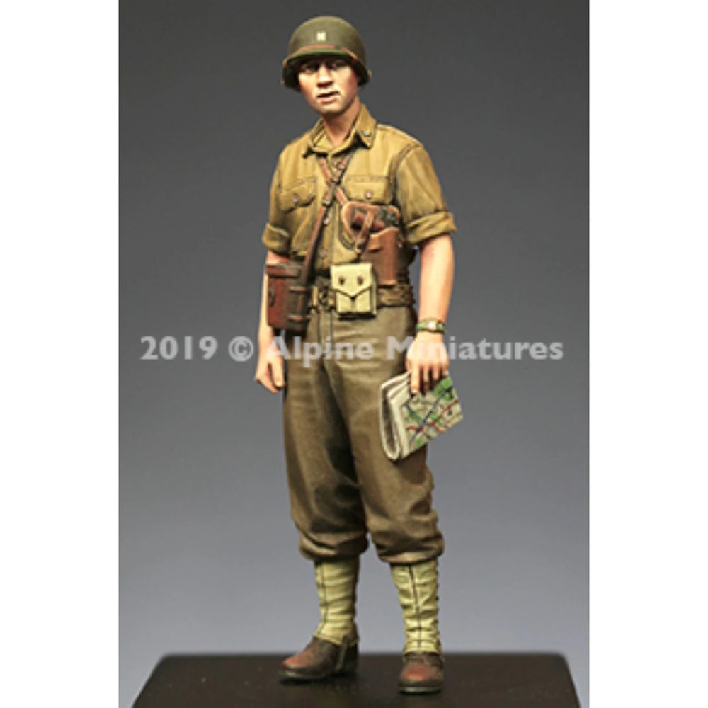 1/35 WWII US Tank Commander, 2 Figures, Resin Model Figure Kit, Unassembled and Unpainted