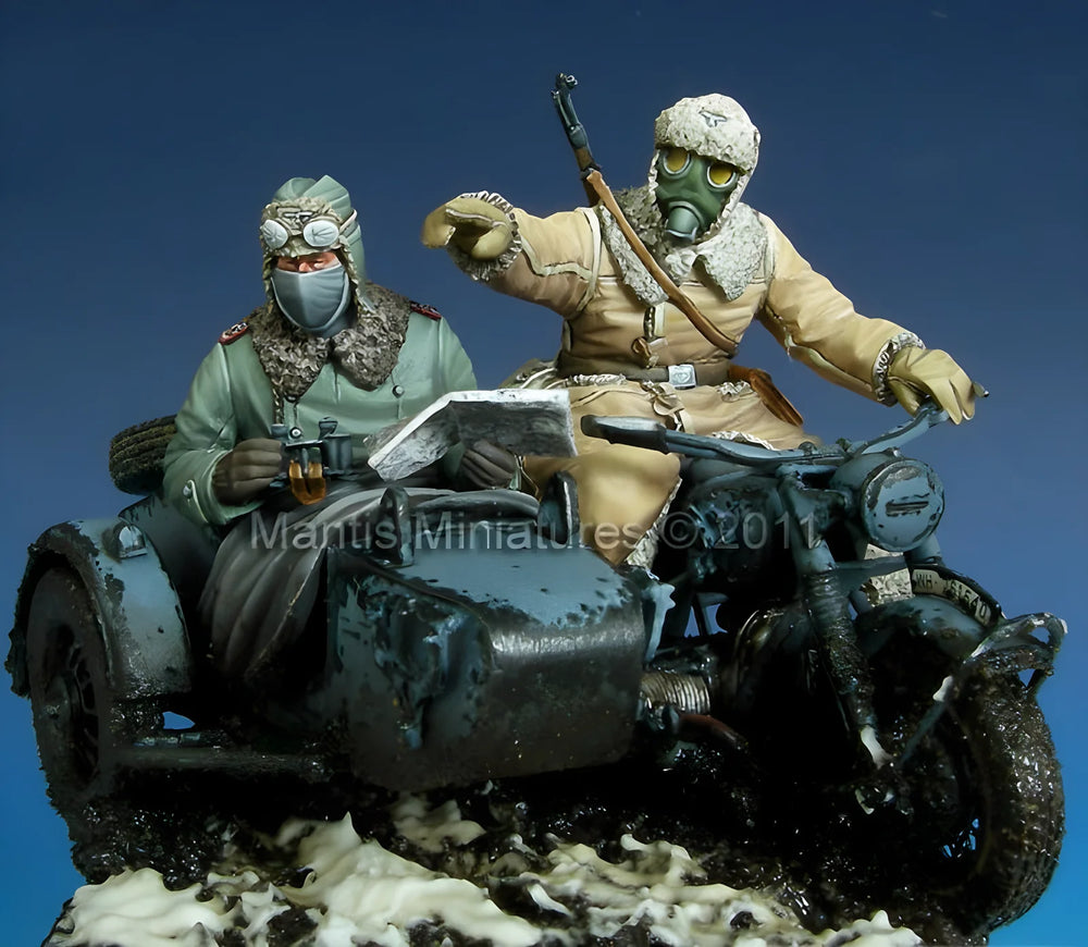 1/35 WWII German Winter Infantry with Motorcycle Team, 6 Figures, Resin Model Figure Kit, Unassembled and Unpainted