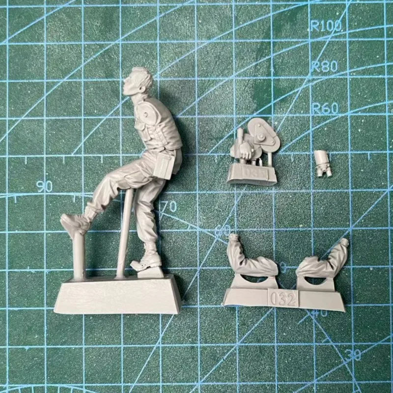 1/35 Vietnam War U.S. Military Cameraman, Resin Model Figure Kit, Unassembled and Unpainted