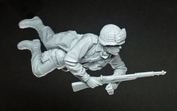 1/35 WWII Soldier Prone with Rifle, Resin Model Figure Kit, Unassembled and Unpainted
