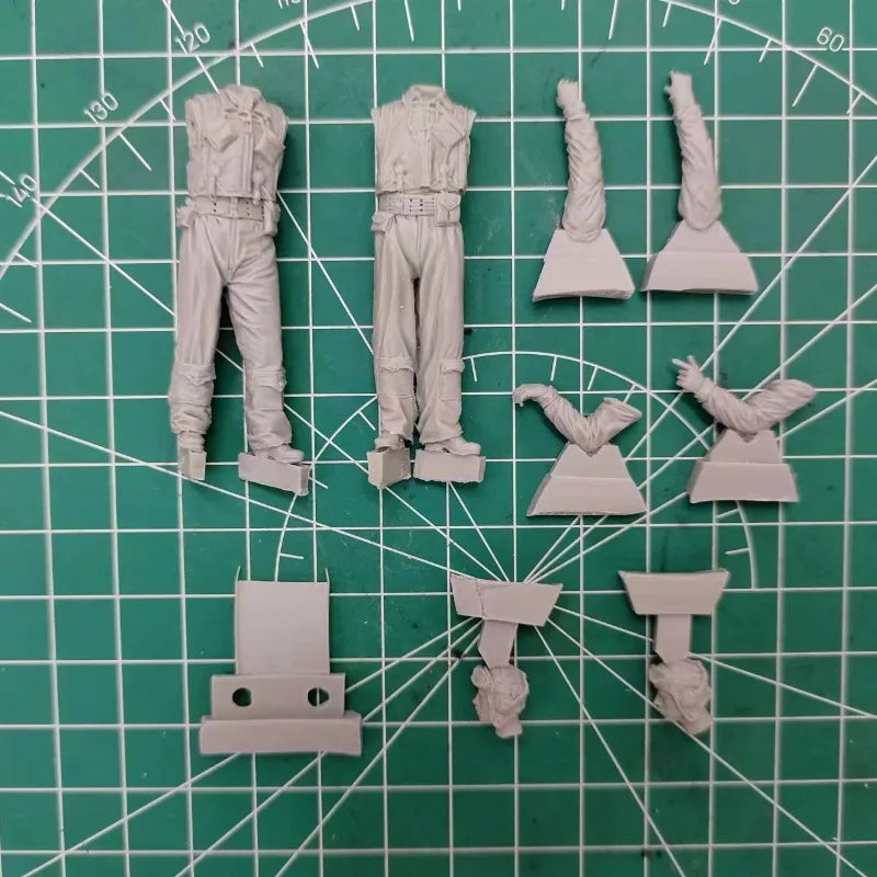 1/32 WWII US Navy Pilots 1940-45, 2 Figures, Resin Model Figure Kit, Unassembled and Unpainted