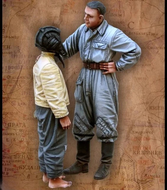 1/35 WWII Soviet Tankman & Boy, 2 Figures, Resin Model Figure Kit, Unassembled and Unpainted