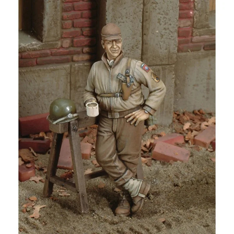 1/35 WWI US Doughboy Climbing with Rifle, Resin Model Figure Kit, Unassembled and Unpainted
