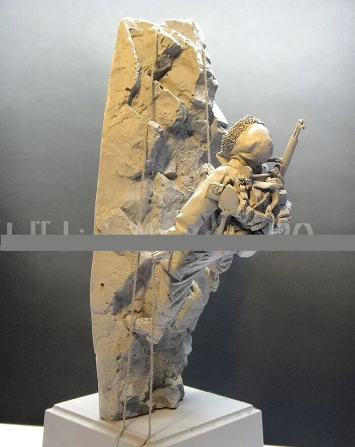 1/16 Modern Commando Rappelling, Resin Model Figure Kit, Unassembled and Unpainted
