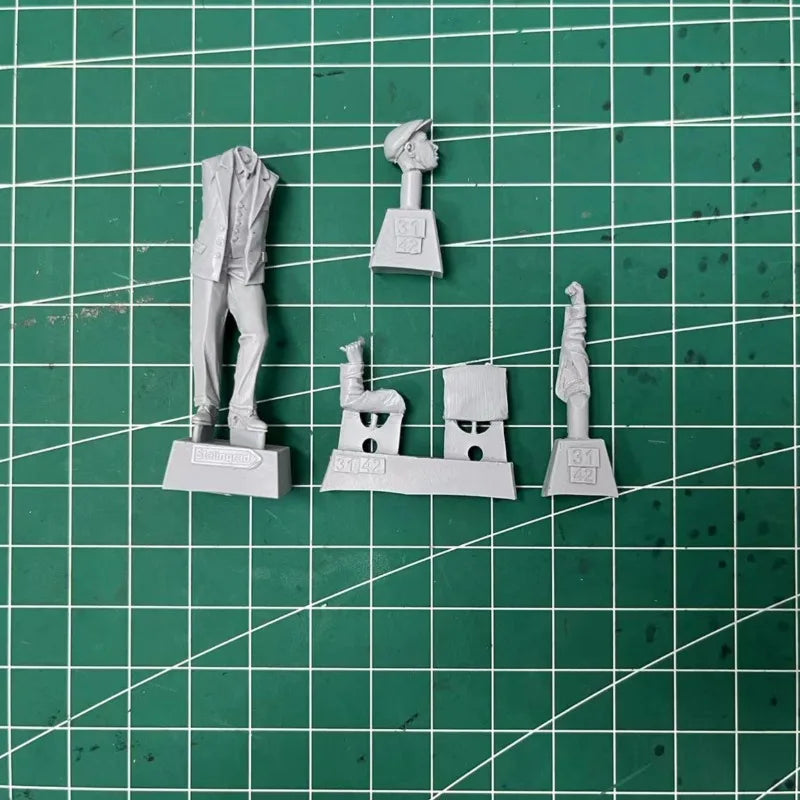 1/35 1930s Gentleman Businessman, Resin Model Figure Kit, Historical Theme, Unassembled and Unpainted
