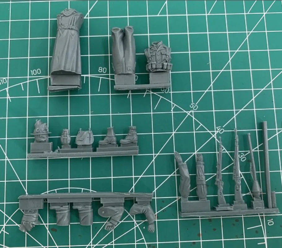 1/35 WWII German Infantry in Greatcoat Standing Watch, 2 Figures, Resin Model Figure Kit, Unassembled and Unpainted