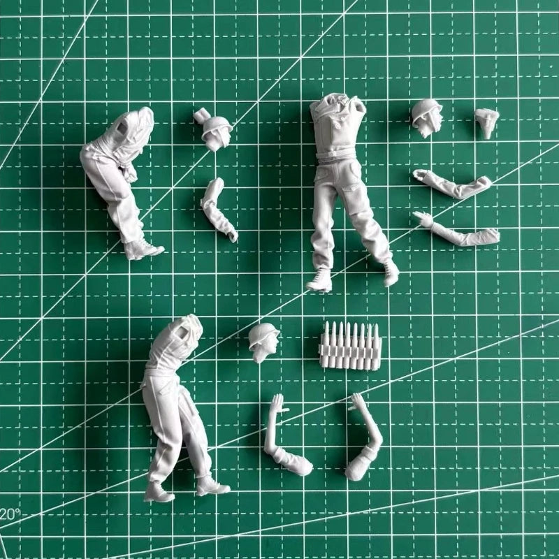 1/35 WWII German Anti-Aircraft Crew with Ammunition, 3 Figures, Resin Model Figure Kit, Unassembled and Unpainted