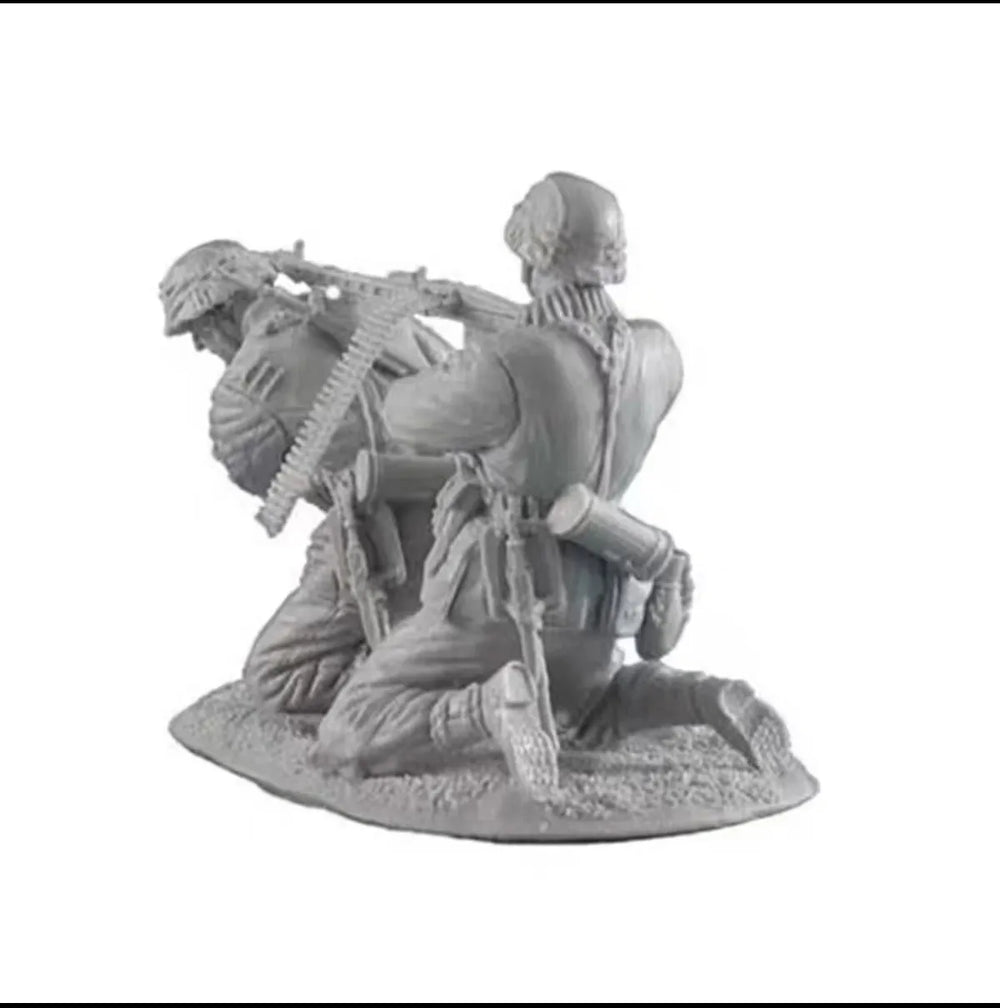 1/35 WWII German & Allied Soldiers, 2 Figures, Resin Model Figure Kit, Unassembled and Unpainted