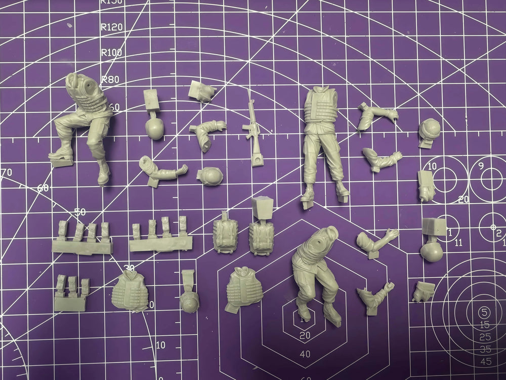 1/35 WWII US Armored Truck, 3 Figures, Resin Model Vehicle Kit, Unassembled and Unpainted