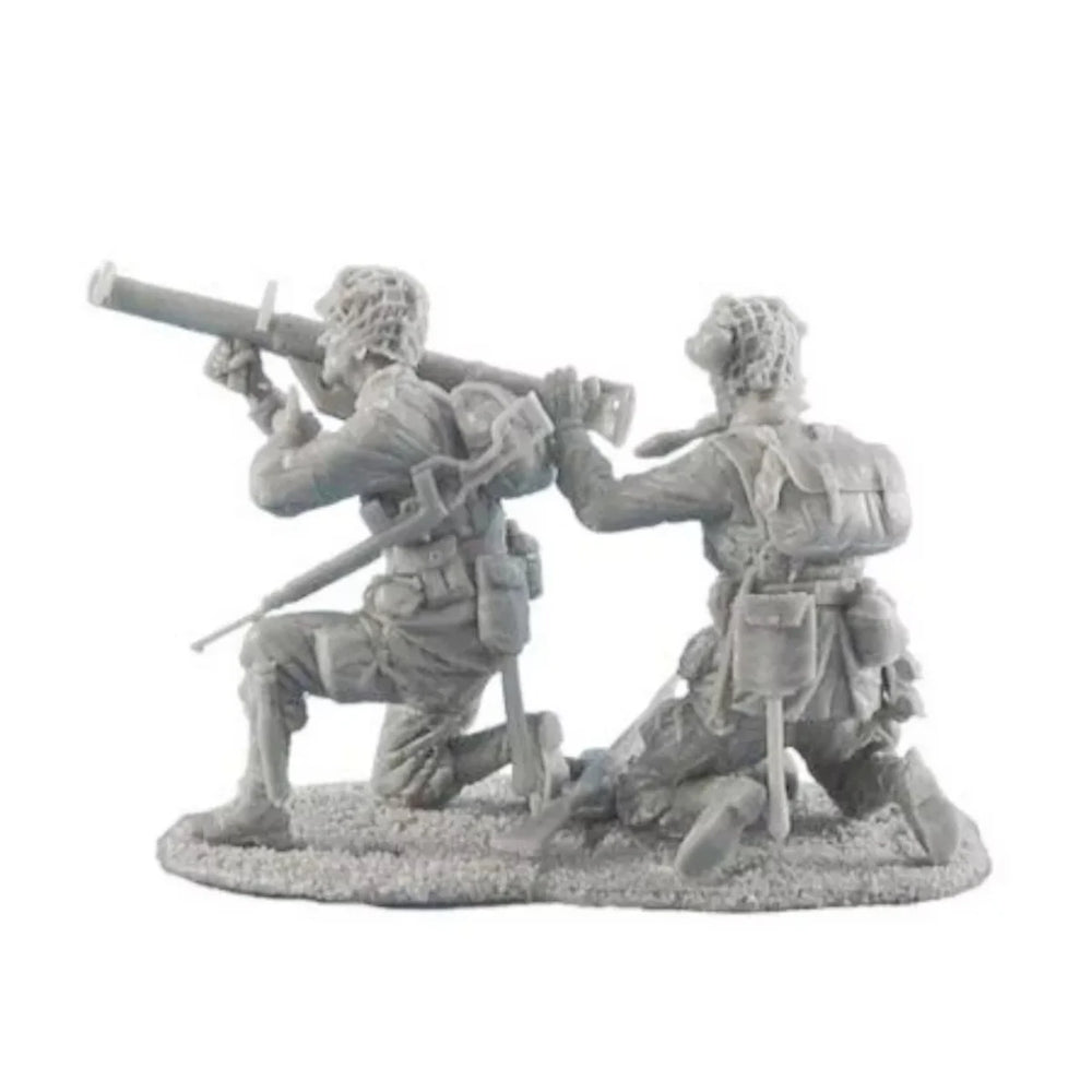 1/35 WWII US Airborne Bazooka Team Firing, 2 Figures, Resin Model Figure Kit, Unassembled and Unpainted