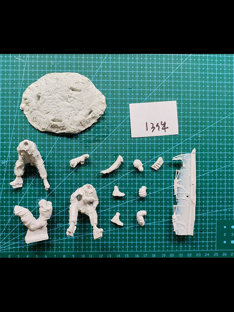 1/24 WWI Russian Soldiers, 2 Figures, Resin Model Figure Kit, Unassembled and Unpainted