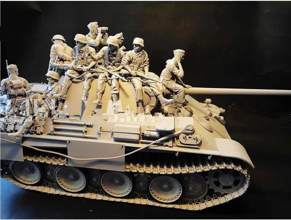 1/16 WWII Allied Tank Crew, 11 Figures, Resin Model Diorama Kit, Unassembled and Unpainted