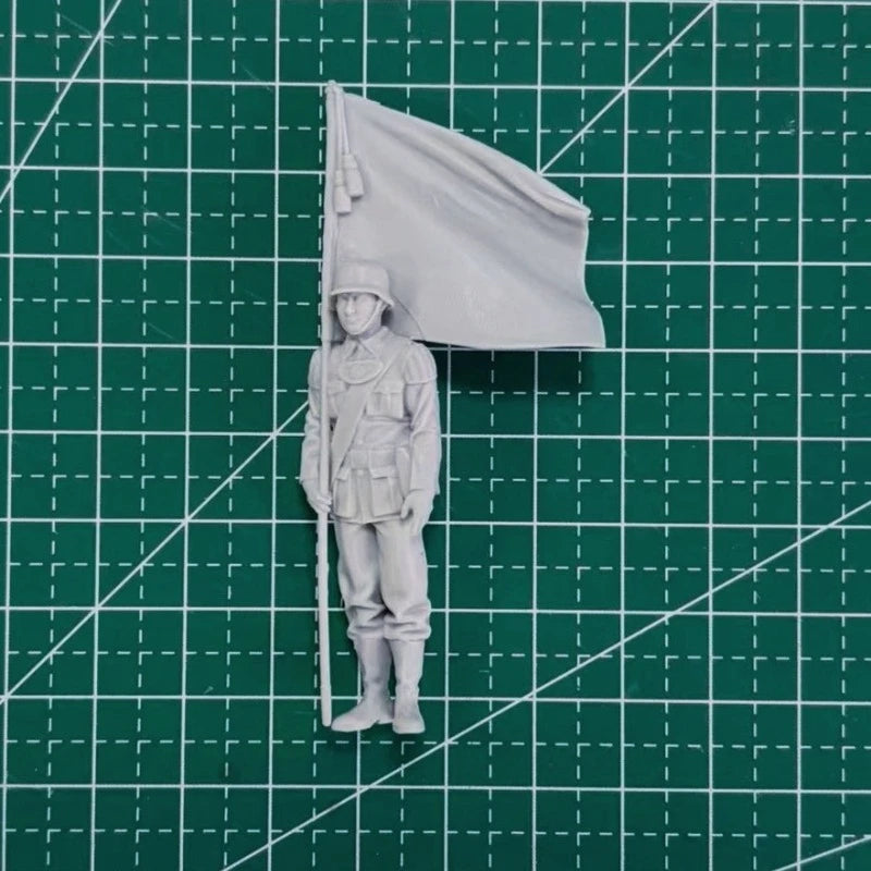 1/35 WWII German Soldier with Flag, Resin Model Figure Kit, Unassembled and Unpainted