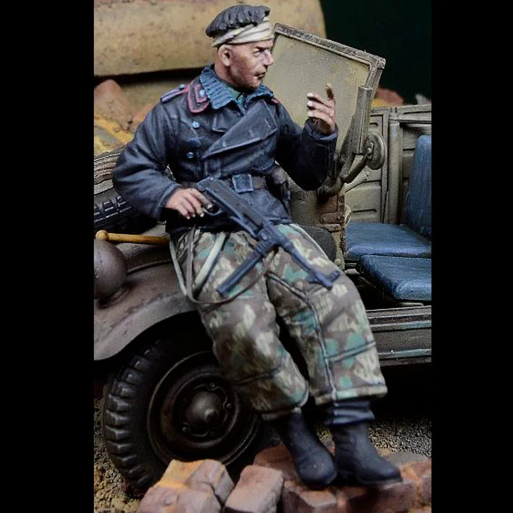 1/35 WWII German Infantry Seated with Kar98k, Resin Model Figure Kit, Unassembled and Unpainted