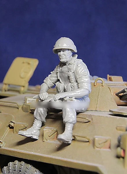 1/35 WWI US Tank Crewman with Rifle, Resin Model Figure Kit, Unassembled and Unpainted