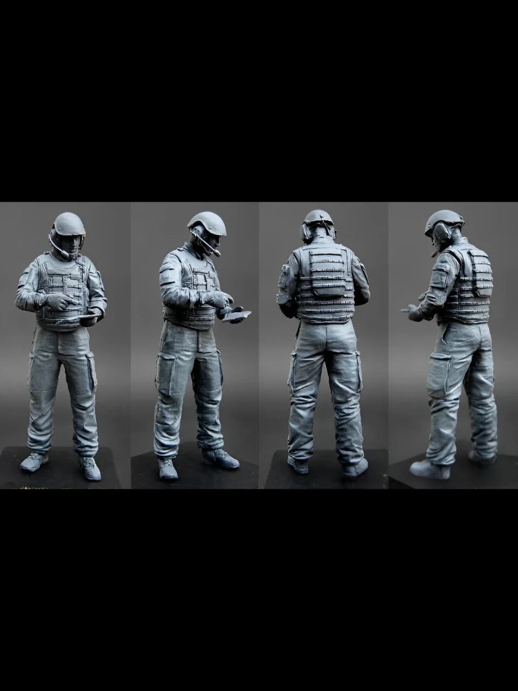 1/35 Modern Australian Tank Soldier, Resin Model Figure Kit, Unassembled and Unpainted