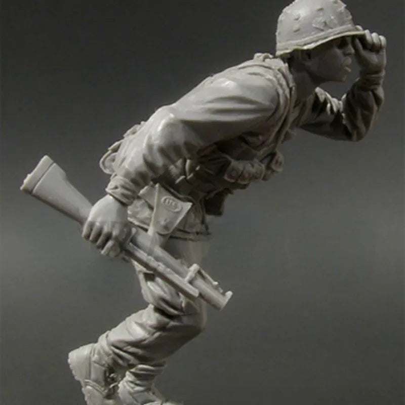 1/35 Vietnam War US Infantryman Charging, Resin Model Figure Kit, Unassembled and Unpainted