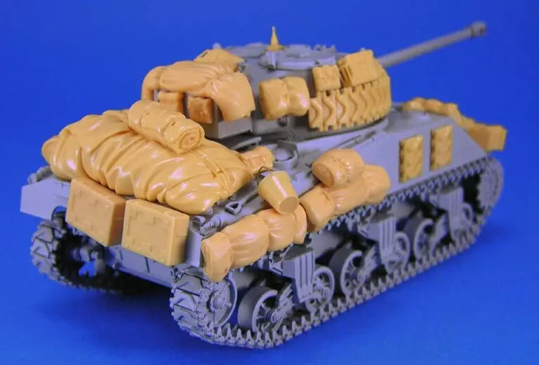 1/48 WWII Soviet Tank with Cargo, Resin Model Vehicle Kit, Unassembled and Unpainted