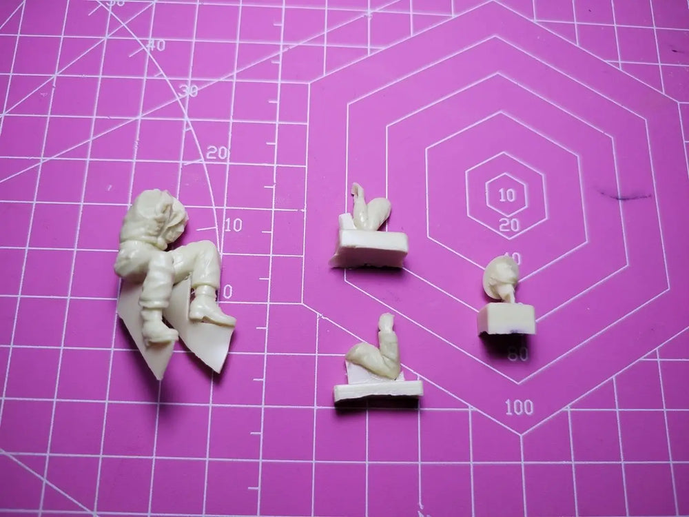 1/35 WWII German Tank Crew Four- Set, 2 Figures, Resin Model Figure Kit, Unassembled and Unpainted