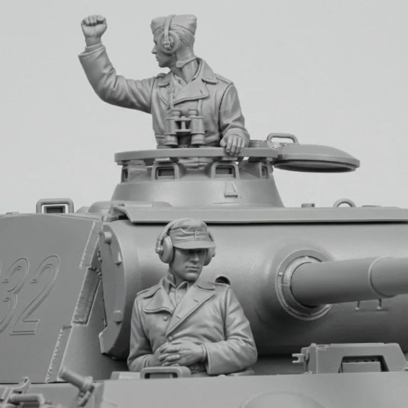 1/35 WWII German Panzer Commander Crew, 7 Figures, Resin Model Figure Kit, Unassembled and Unpainted