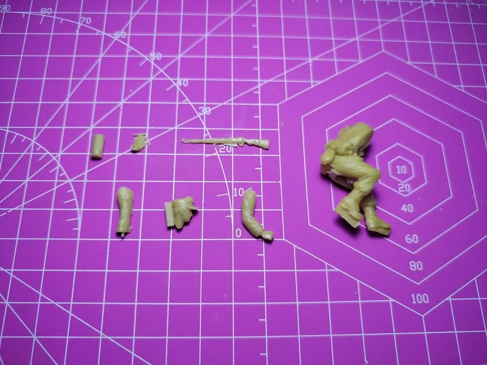 1/35 WWII Infantry Squad Advancing, Resin Model Figure Kit, Unassembled and Unpainted