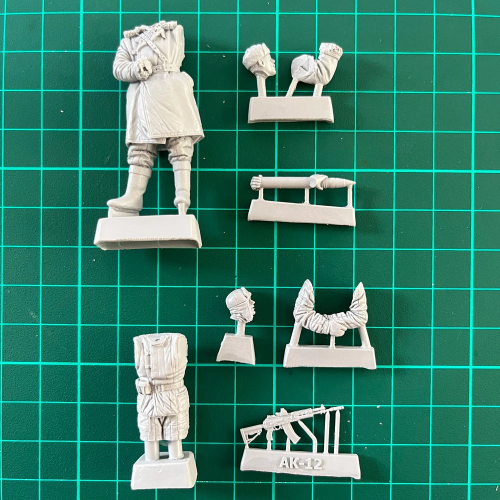 1/35 Warriors, 2 Figures, Resin Model Figure Kit, Fantasy Theme, Unassembled and Unpainted