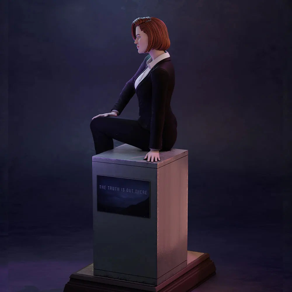 1/24 Modern Businesswoman Pin-up, Resin Model Figure Kit, Unassembled and Unpainted