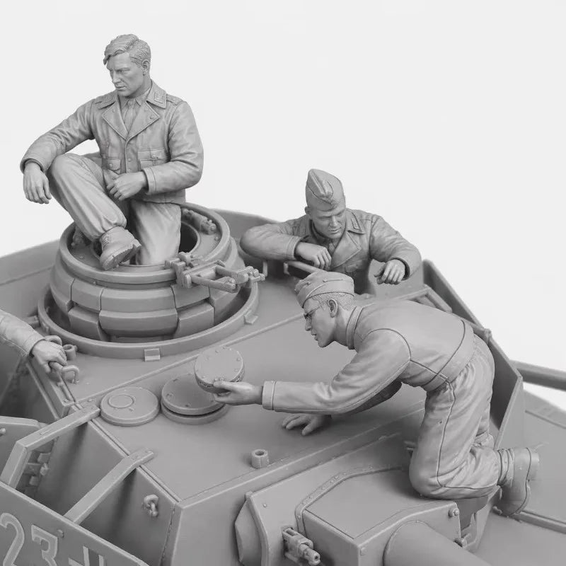 1/35 WWII German Panzer Crew Operating Turret, 3 Figures, Resin Model Figure Kit, Unassembled and Unpainted