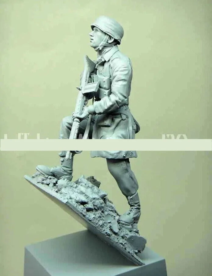 1/16 WWII German WWII Soldier, Resin Model Figure Kit, Unassembled and Unpainted