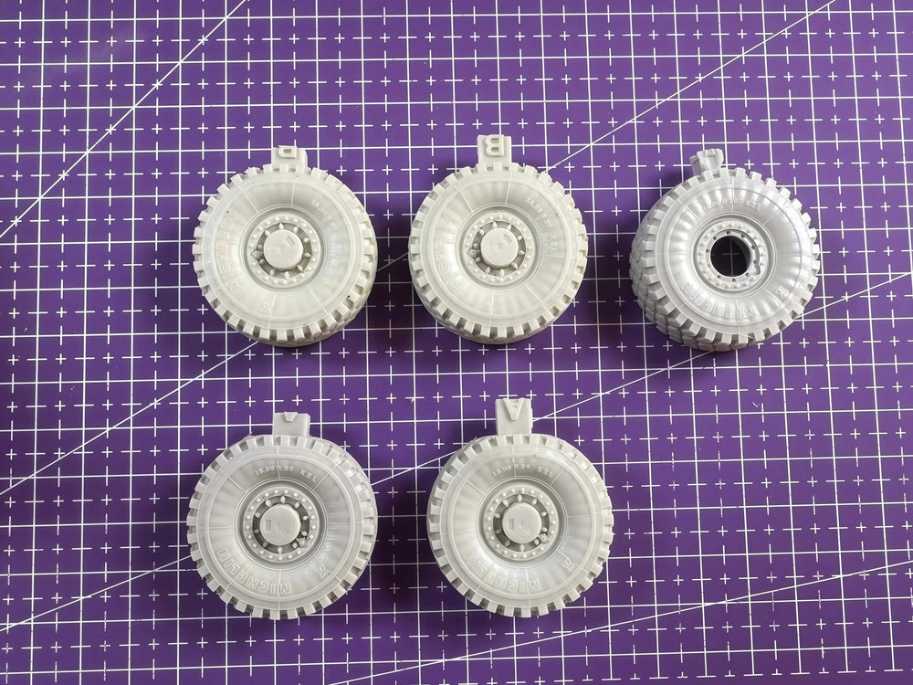 1/35 Modern MATV Tire Accessories, Resin Model Accessory Kit, Unpainted