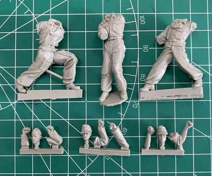 1/35 WWII German Panzer Crew Combat, 3 Figures, Resin Model Figure Kit, Unassembled and Unpainted
