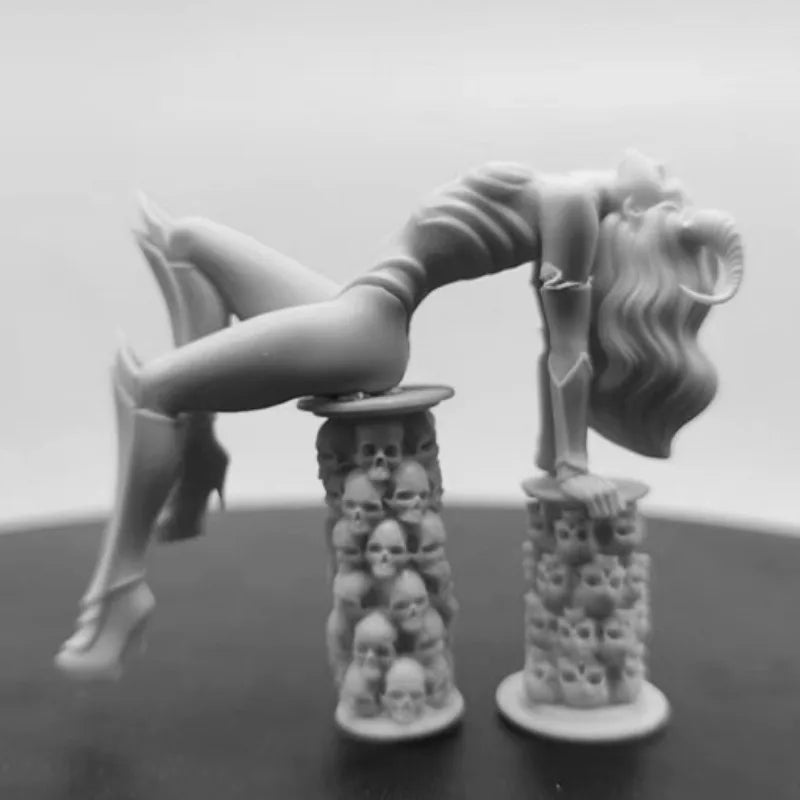 1/24 Female Devil, Resin Model Figure Kit, Fantasy Theme, Unassembled and Unpainted