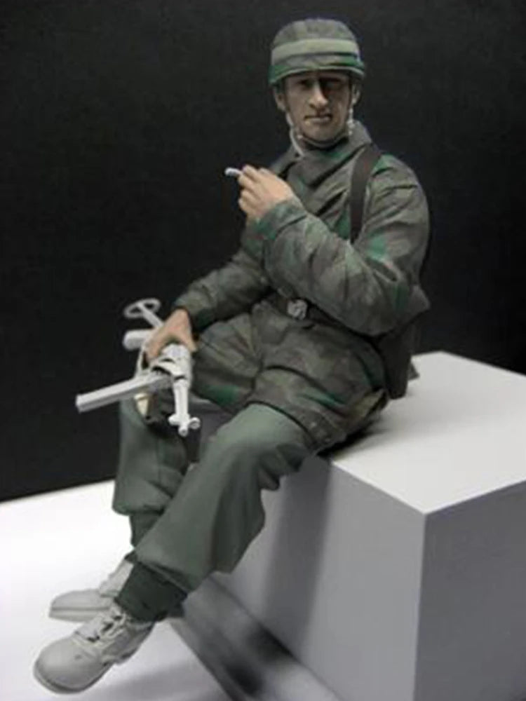 1/16 WWII German Infantryman Seated with Rifle, Resin Model Figure Kit, Unassembled and Unpainted