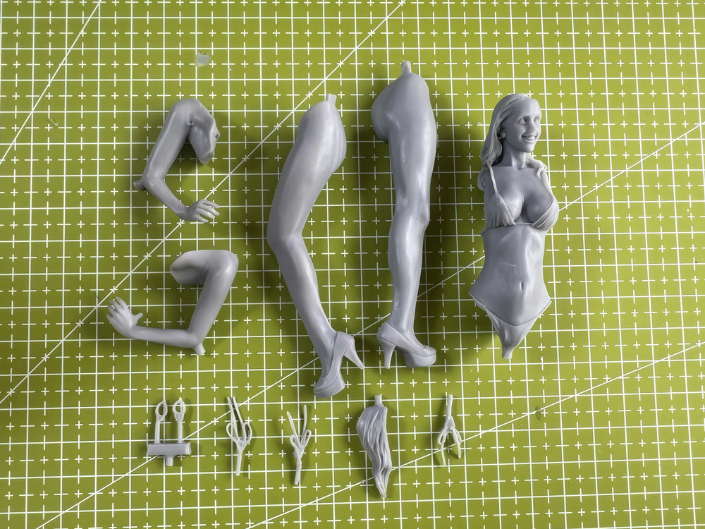 1/35 Cheerleader in Athletic Wear, Resin Model Figure Kit, Unassembled and Unpainted