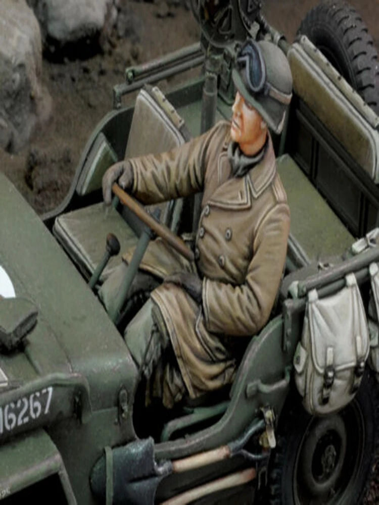 1/35 WWII Allied Driver, Resin Model Figure Kit, Unassembled and Unpainted