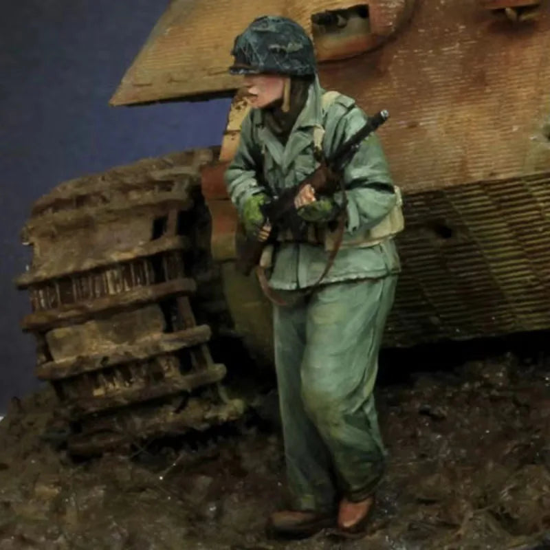 1/35 WWII US Combat Infantryman with M1 Garand, Resin Model Figure Kit, Unassembled and Unpainted