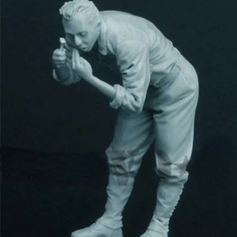 1/35 Vietnam War American Soldier Shaving, Resin Model Figure Kit, Unassembled and Unpainted
