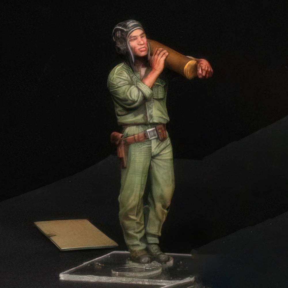 1/35 Vietnam War NVA Squad Leader Signaling, Resin Model Figure Kit, Unassembled and Unpainted