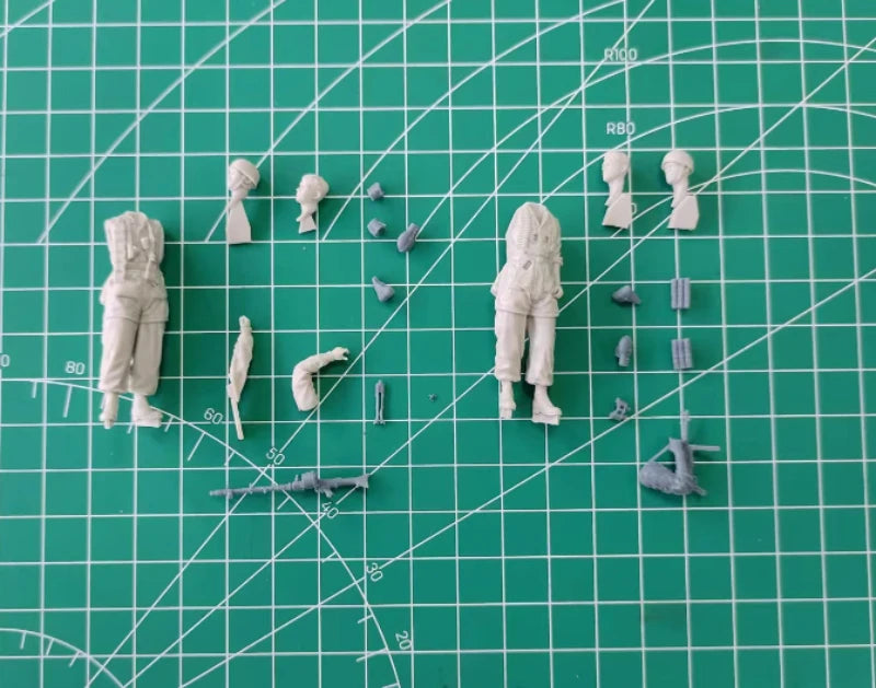 1/35 WWII German Paratrooper MG34 Team, 2 Figures, Resin Model Figure Kit, Unassembled and Unpainted
