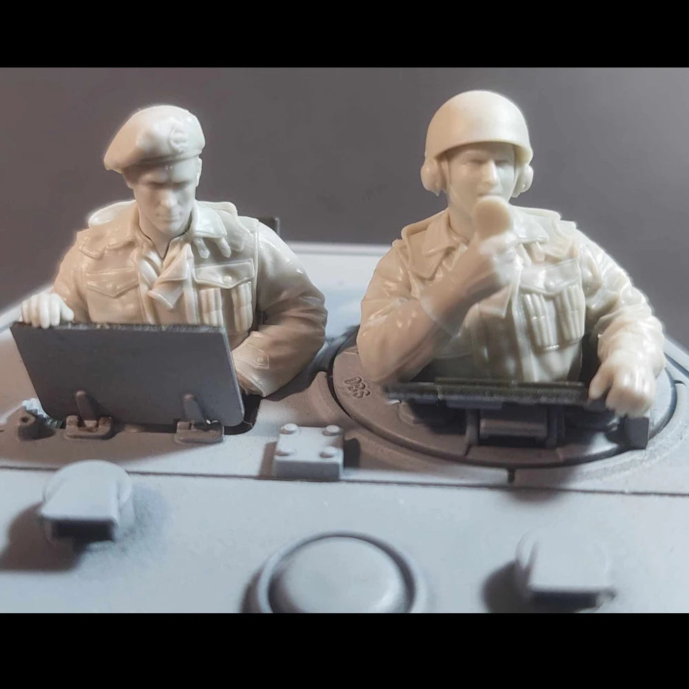 1/35 WWII British Soldiers with Radio Equipment, 2 Figures, Resin Model Figure Kit, Unassembled and Unpainted