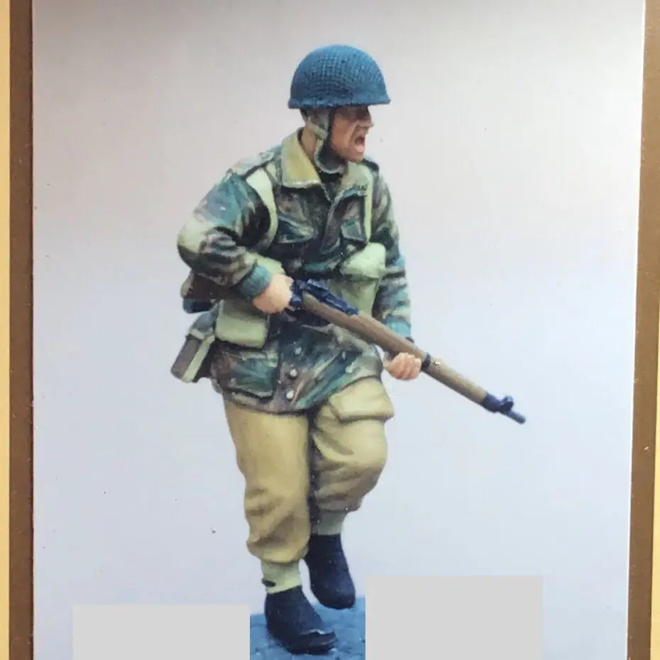 1/35 WWII British Soldier Charging Forward, Resin Model Figure Kit, Unassembled and Unpainted