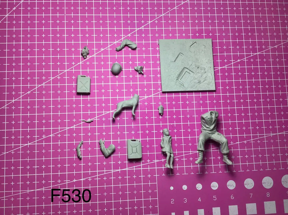 1/35 WWII American Soldier with Child & Dog, 3 Figures, Resin Model Figure Kit, Unassembled and Unpainted