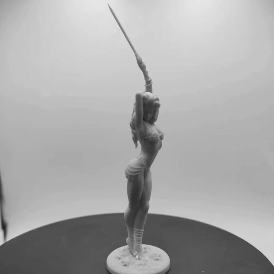 1/24 Fantasy Female Warrior Attacking with Spear, Resin Model Figure Kit, Unassembled and Unpainted