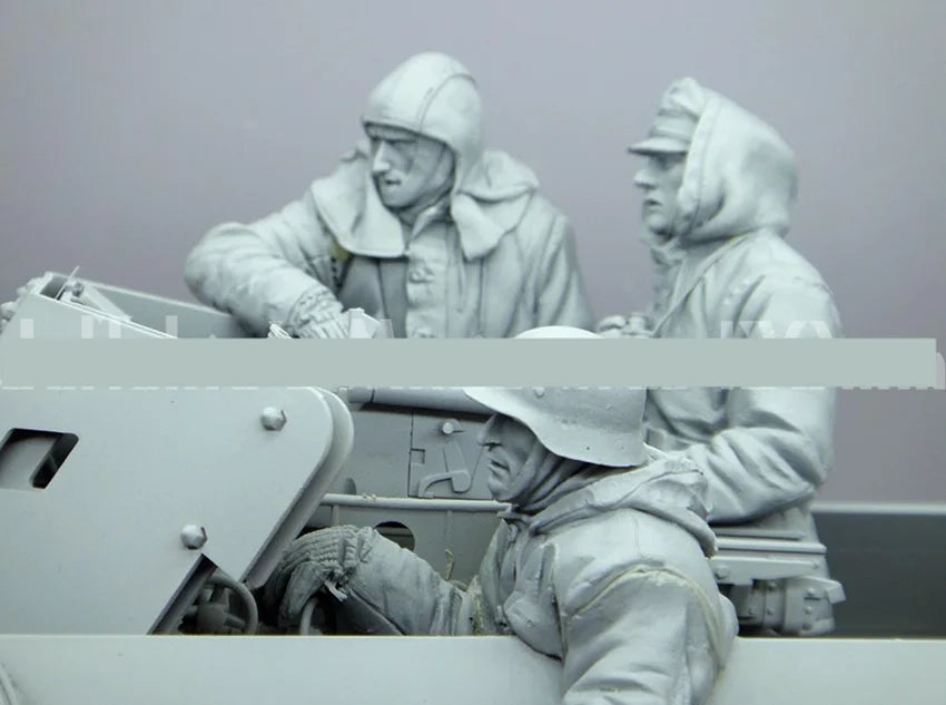 1/16 WWII German Panzer Crew in Winter Uniforms, 3 Figures, Resin Model Figure Kit, Unassembled and Unpainted