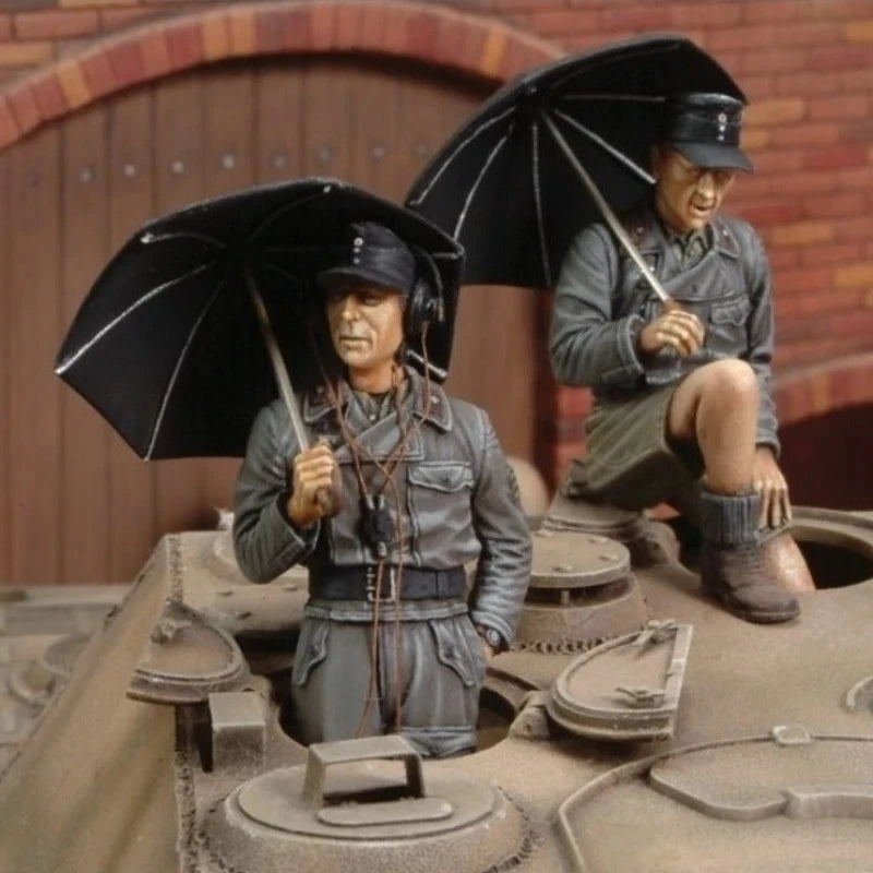 1/35 WWII German Tank Crew at Rest, 3 Figures, Resin Model Figure Kit, Unassembled and Unpainted