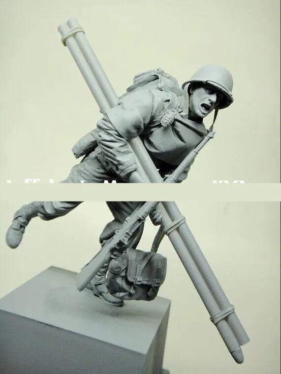 1/16 WWII Soldier with Mortar, Resin Model Figure Kit, Unassembled and Unpainted
