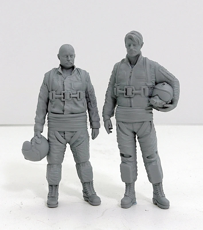 1/35 Modern Tactical Operators Vehicle, 2 Figures, Resin Model Figure Kit, Unassembled and Unpainted